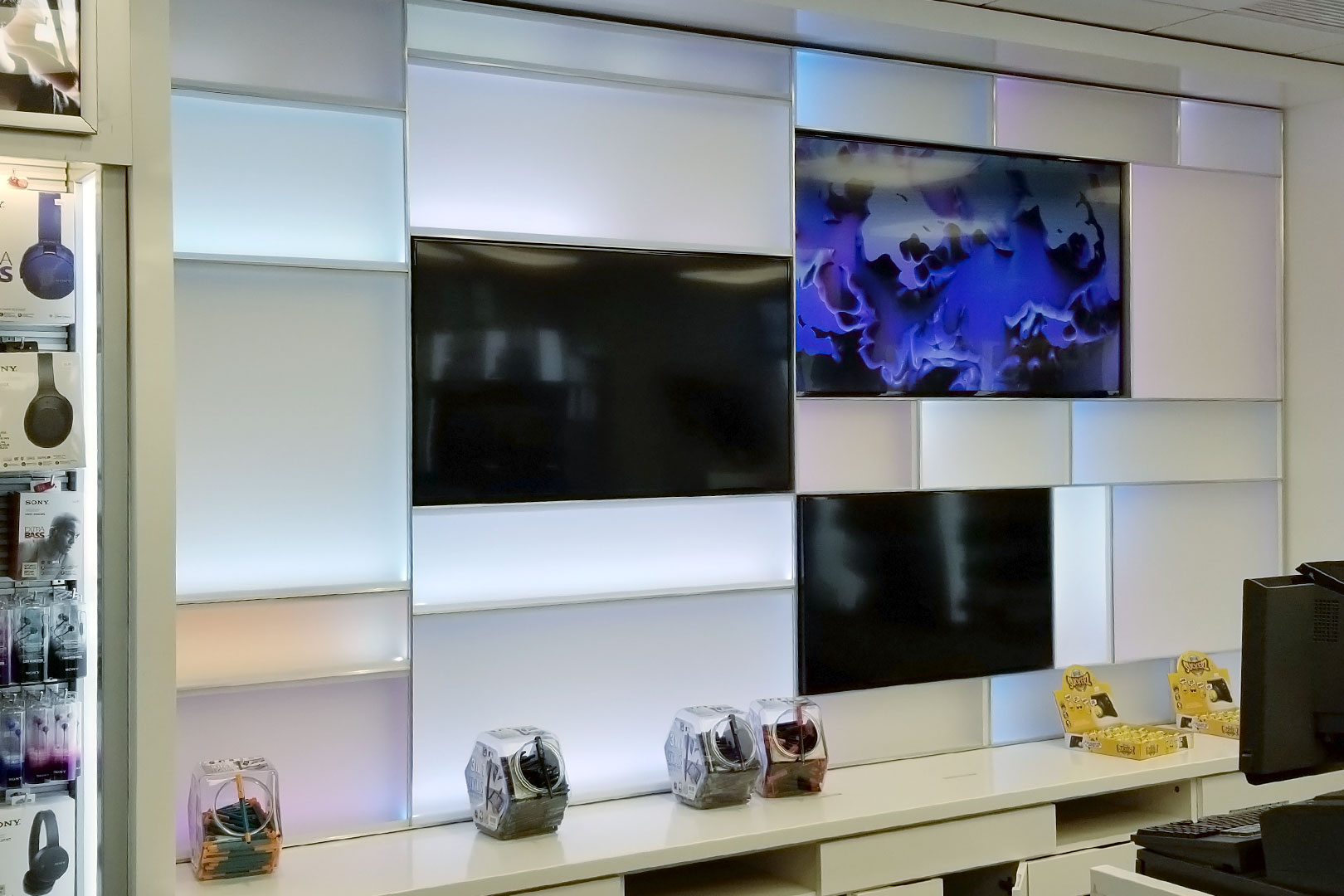 Tech on the go airport retail video wall fixtures
